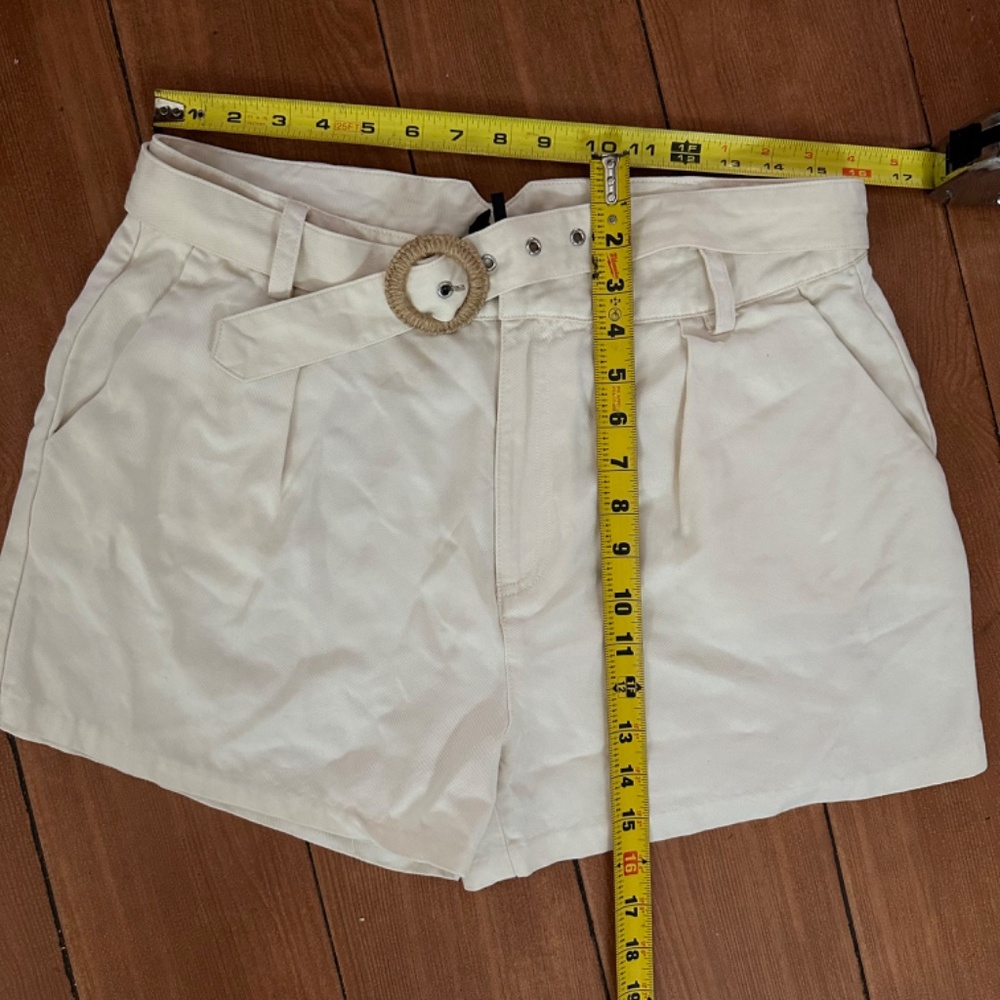 Paige Women's Beige Belted Shorts Size 10 - Picture 7 of 7